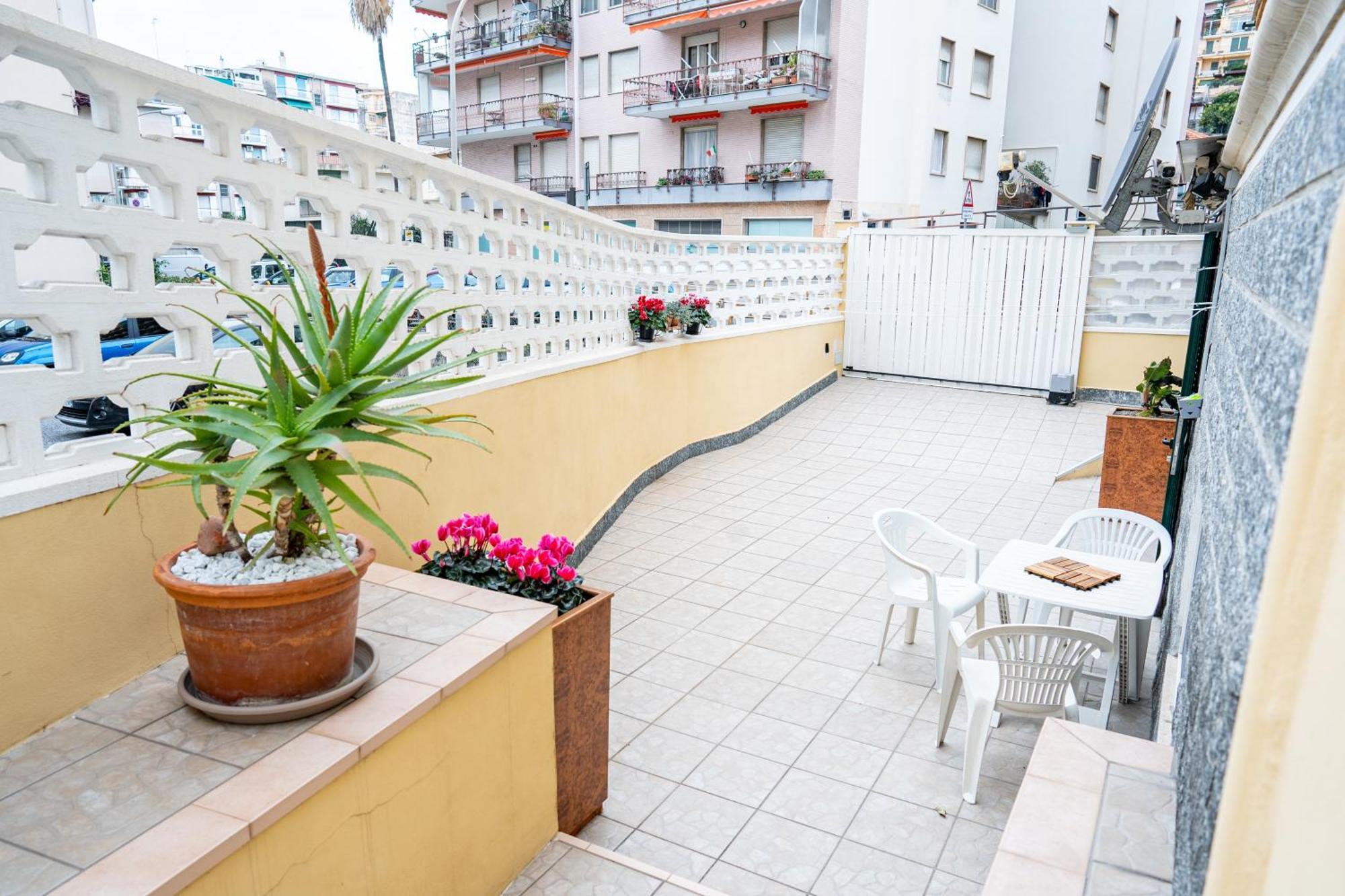 Casa Stefi Sunremo - Parcheggio Privato, 500 Mt Dalla Spiaggia Sanremo Exterior foto